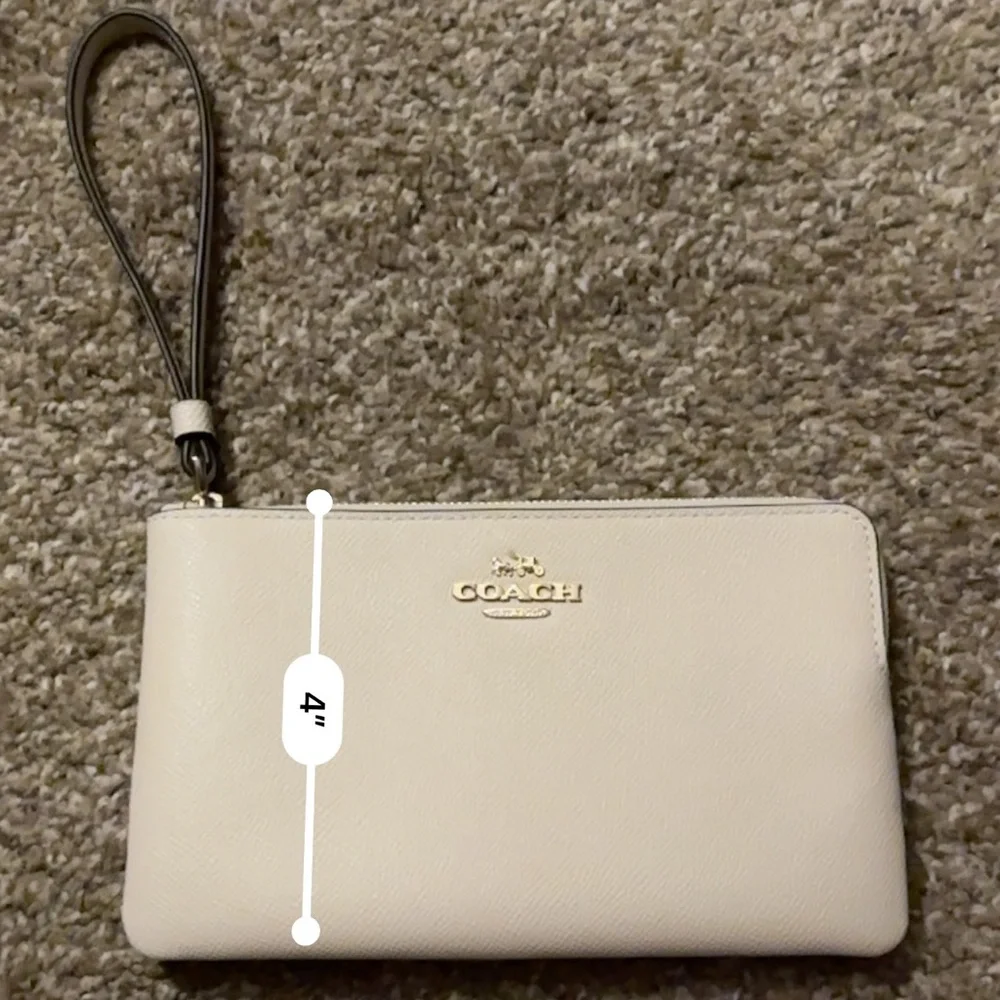 NWT Large Coach Wristlet - Picture 6 of 6